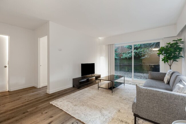 Photo du bâtiment - 254 E 12th Ave