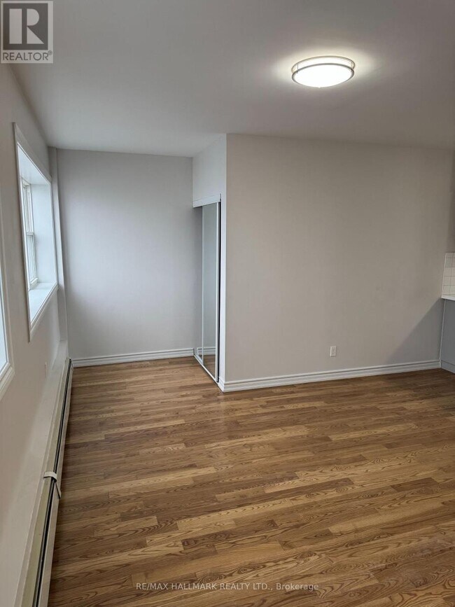 Photo du bâtiment - 2831 Kingston Rd