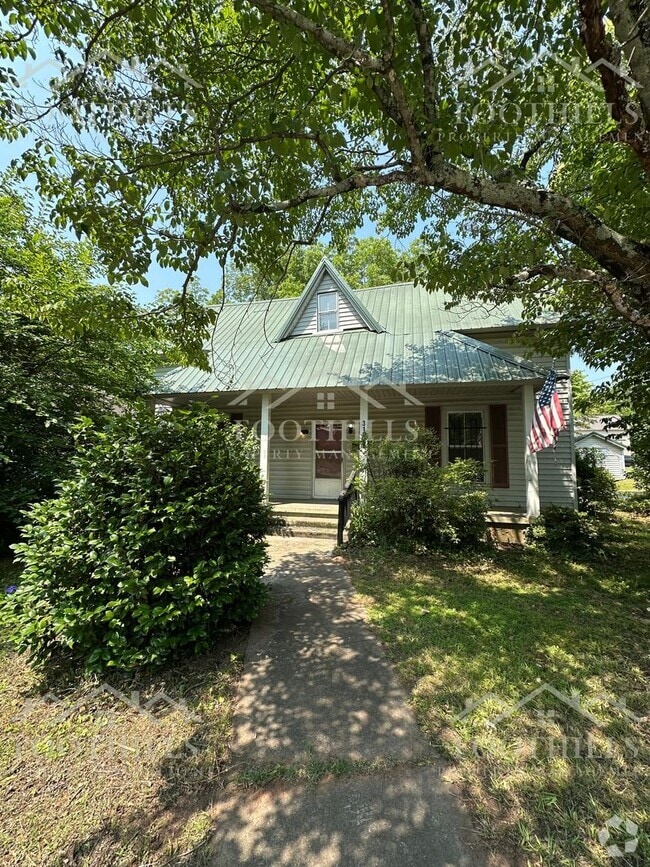 Building Photo - 319 B St