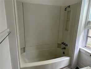 Building Photo - 525 Averill Ave