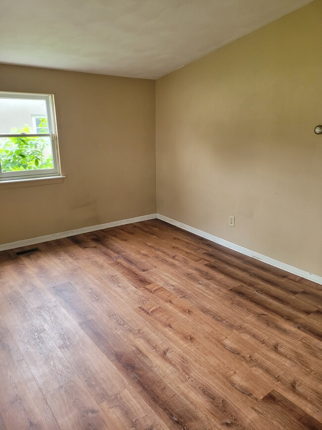 Building Photo - 903 Glendale Dr