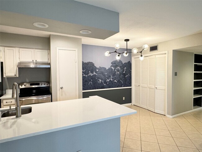Building Photo - 2120 El Paseo St