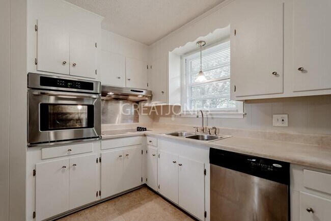 Foto del edificio - Charming 3 bedroom home in Columbia!