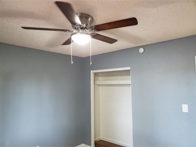 Building Photo - 2Br/1Ba Updated 2BR/1BA Greenway/Rt.51 750