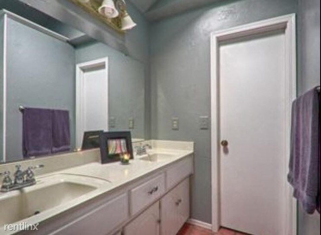 Building Photo - 11200 N Markwell Dr