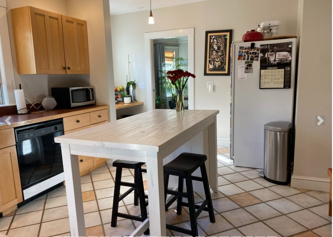 Building Photo - 32 Russell St