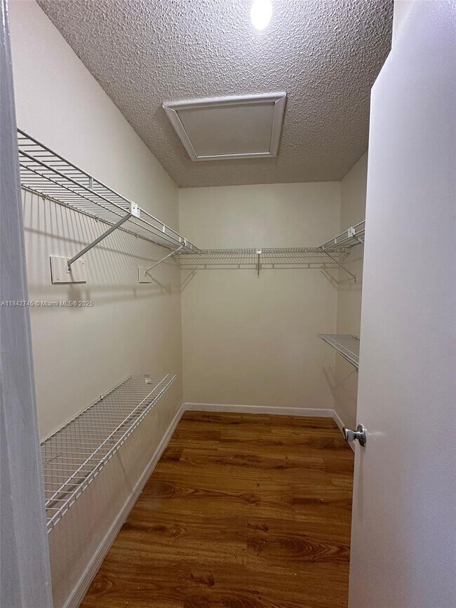 Building Photo - 2255 W 69th St