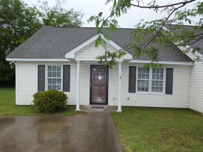Building Photo - One Story 2 Bedroom 2 Bath Duplex