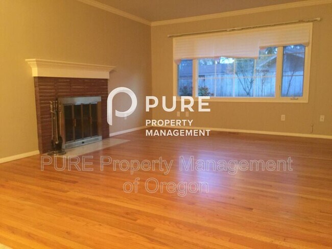 Building Photo - 7150 SW Hoodview Pl