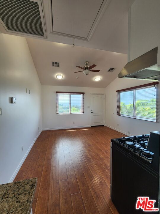 Building Photo - 17118 Oak View Dr