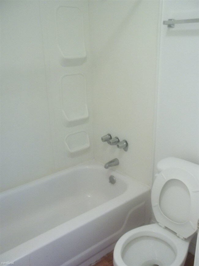 Foto del edificio - 4726 Narrow Lane Rd