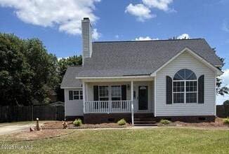 Building Photo - 2623 Rosewood Dr