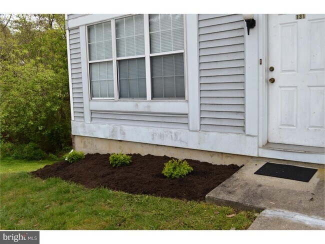 Foto del edificio - 131 Emery Ct