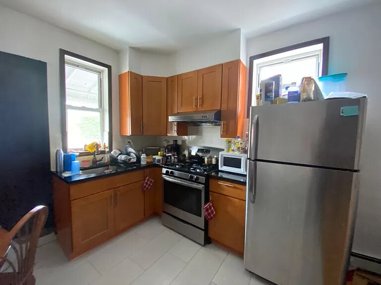 Primary Photo - 2037 Continental Ave