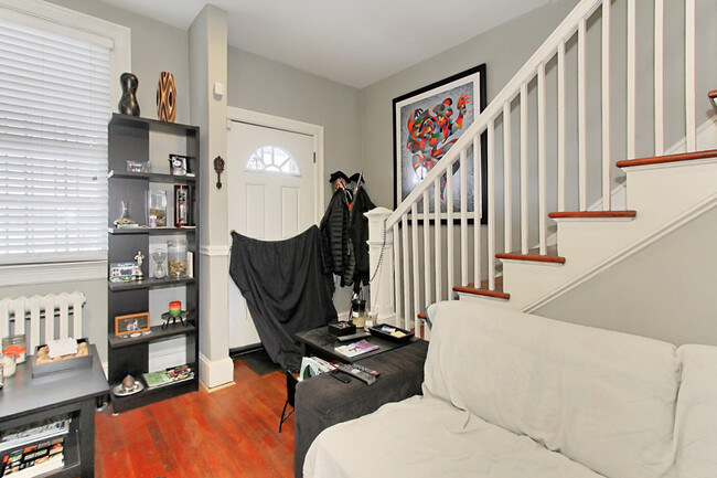 Foto del edificio - Two Bedroom Spacious Kingman Park Row Home!