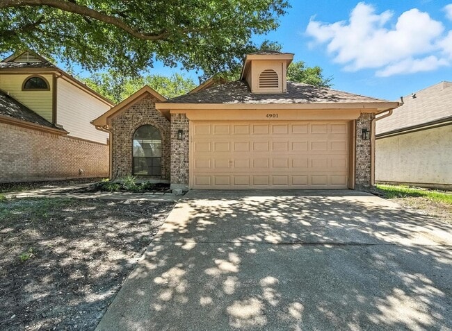Building Photo - 4901 Tree Top Ln