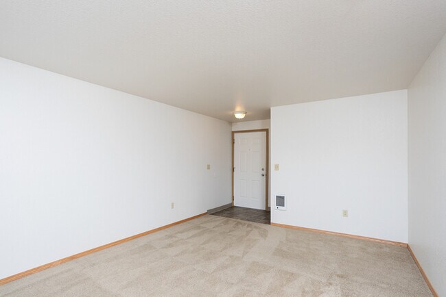 Building Photo - 17851 SW Kinnaman Rd