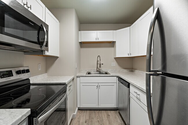 Kitchen - 4716 Trenton Dr