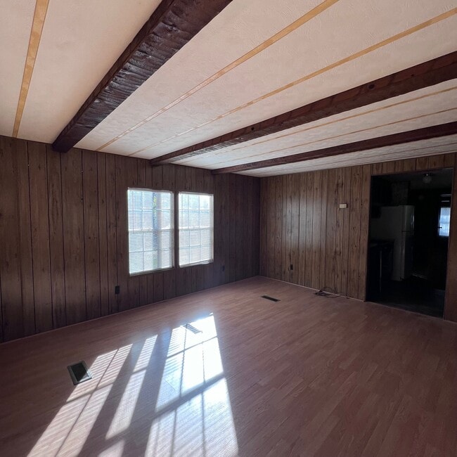 Building Photo - 282 Pete Martin Dr