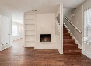 Building Photo - 520 Pecan Acres Ct