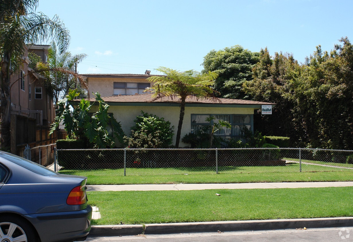 Building Photo - 1157-1163 Hornblend St