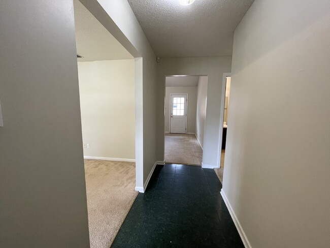 Building Photo - House for Rent
