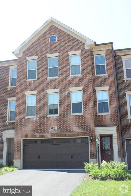 Building Photo - 42181 Castle Ridge Square