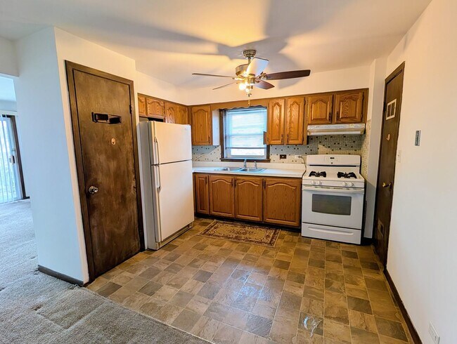 Foto del edificio - 8143 Marion Dr