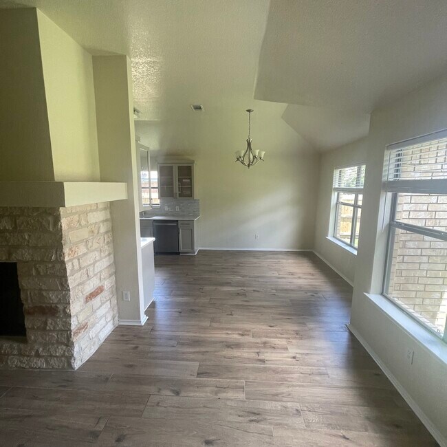 Foto del edificio - 2801 Bigleaf Dr