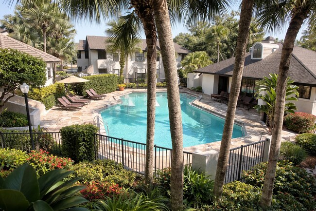 Building Photo - Beautiful Remodeled Winter Park 2/2 Condo for Rent in Front of Full Sail.