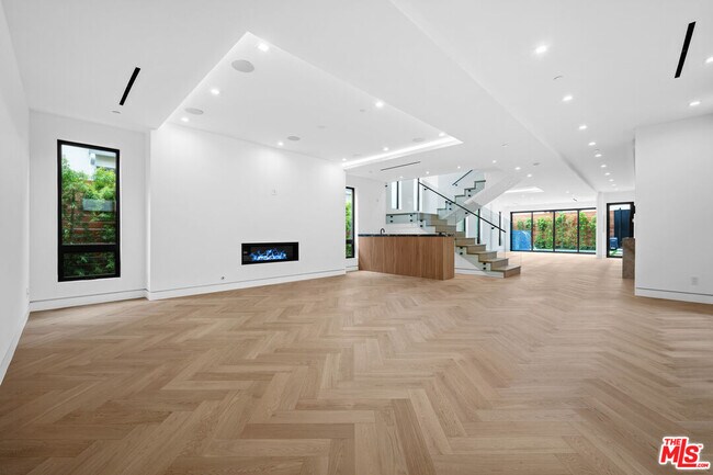 Building Photo - 441 S Wetherly Dr