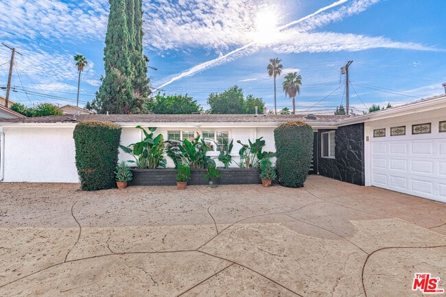 Foto del edificio - 20746 Clarendon St