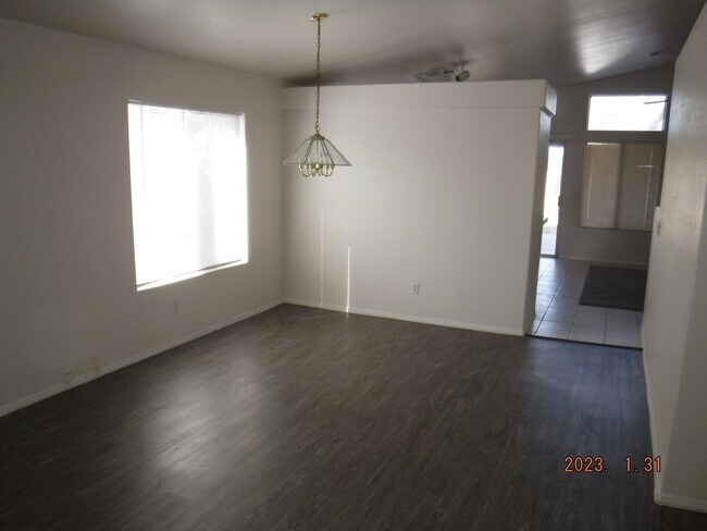 Foto del edificio - SINGLE STORY HENDERSON HOME WITH THREE BED...