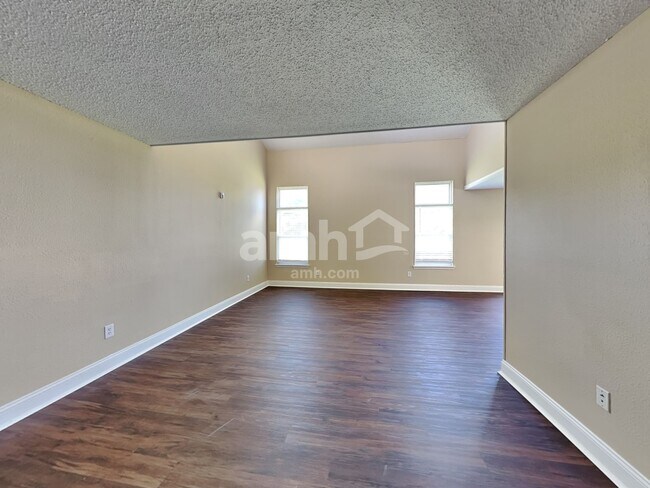 Building Photo - 368 Harts Ford Way