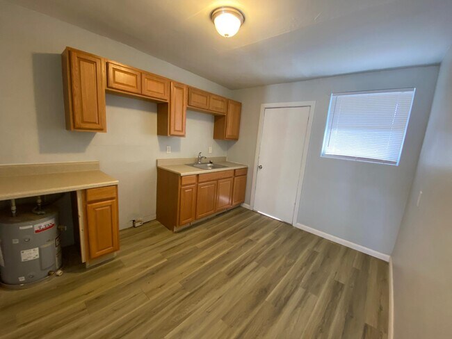 Foto del edificio - 610 W 18th St