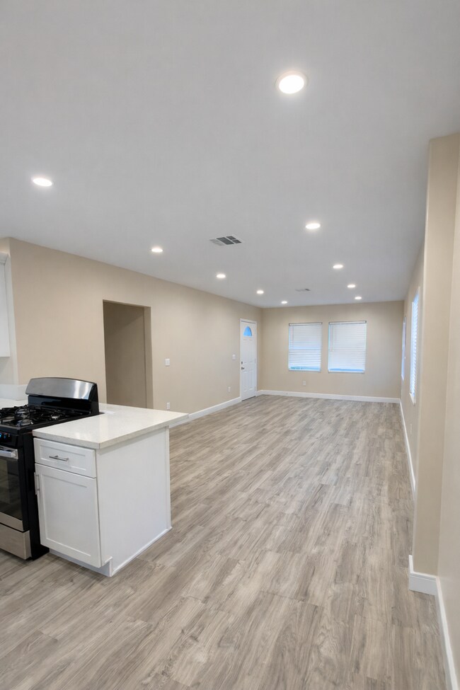 Building Photo - Fully Renovated 3-Bed, 2-Bath Home in Quiet Sylmar Community