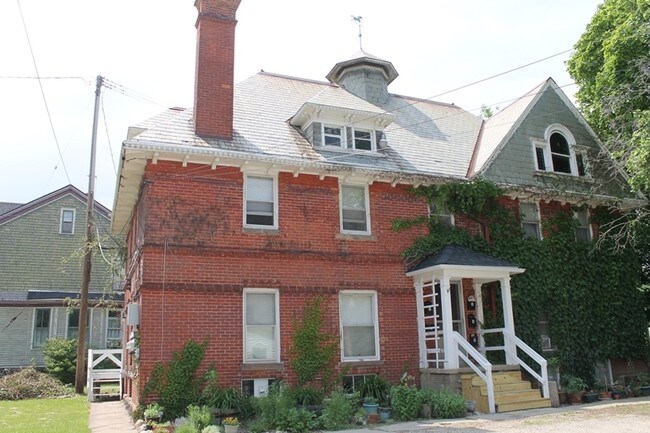 Foto del edificio - 112 Woodward St