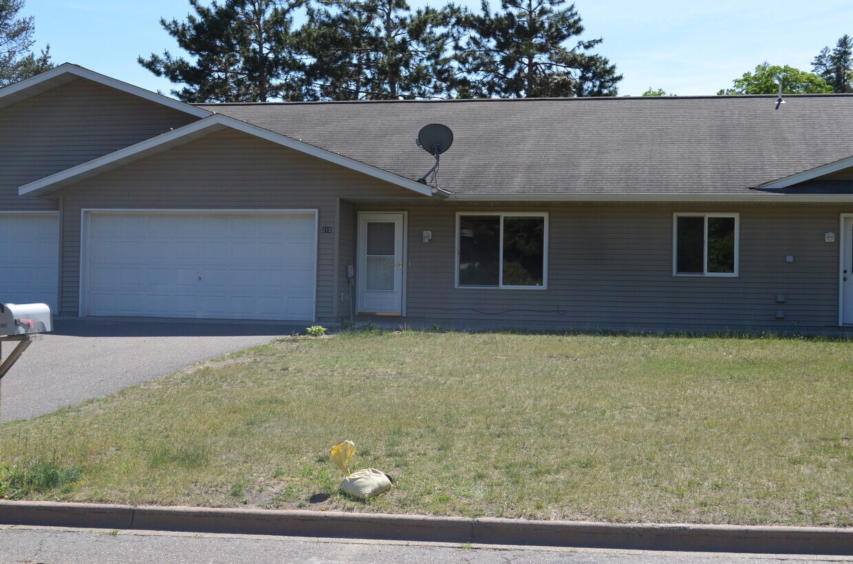 Foto principal - 3 Bedrooms, 1 Bathroom Single Family Home ...