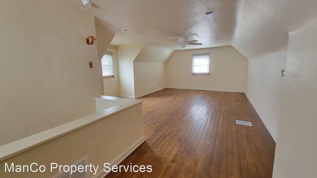 Building Photo - 3 br, 1 bath House - 2334 Alpine Way