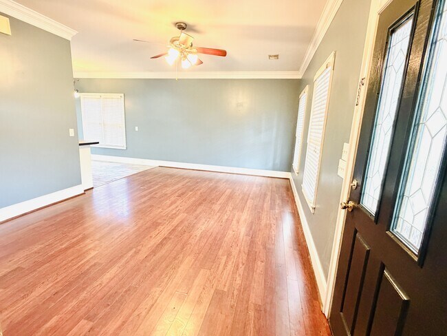 Foto del edificio - 207 Ivy Park Ln