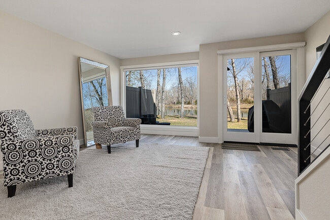 so bright and open - 1927 S Teal Ln