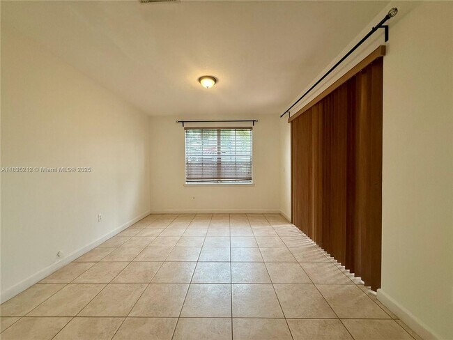 Foto del edificio - 14047 SW 155th St