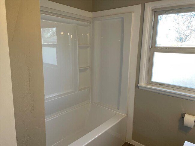 Foto del edificio - 228 W 9th St