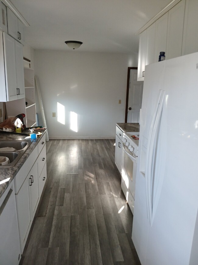 Building Photo - Cozy Rambler 3 Bedroom 2 Bathroom in Apple...