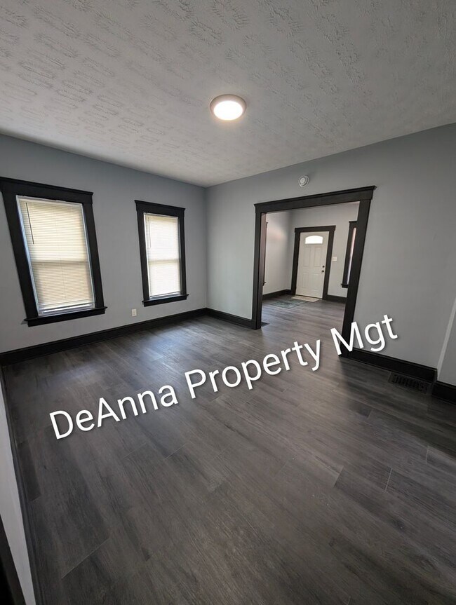 Foto del edificio - 1431 Rowley Ave