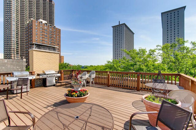 Foto del edificio - 3604 N Pine Grove Ave