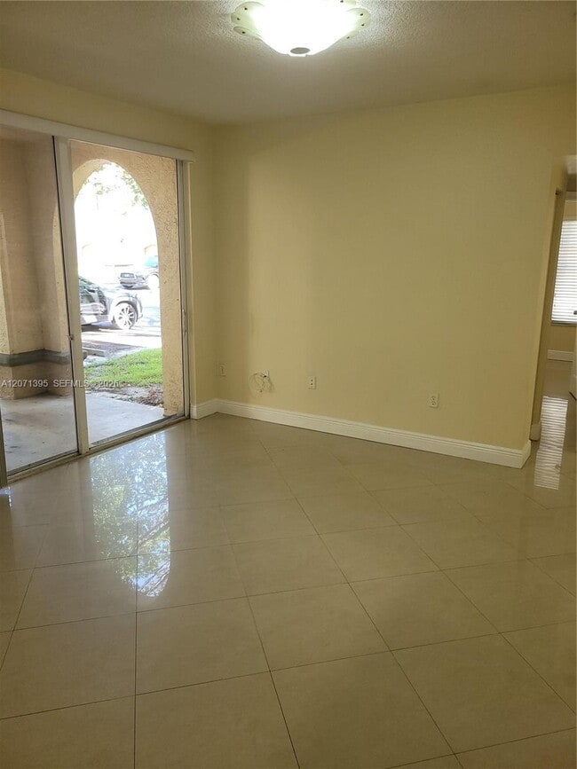 Building Photo - 2564 Centergate Dr