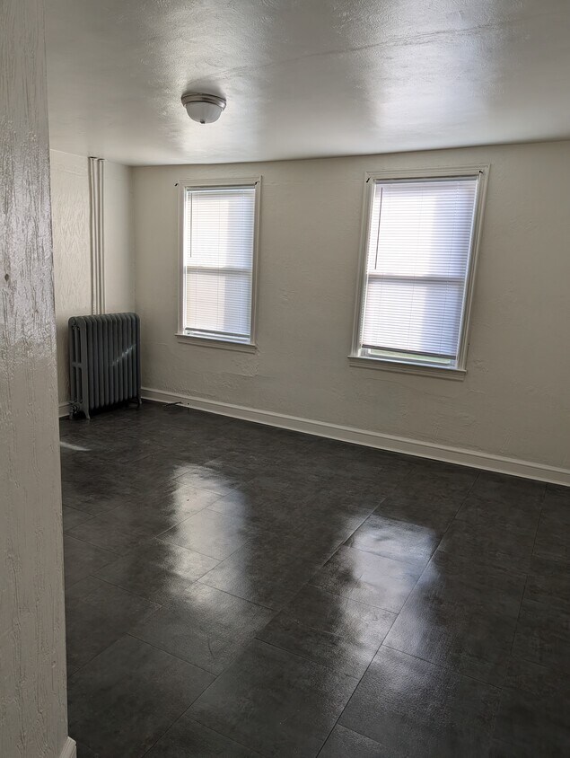 Foto del edificio - 319 W 11th St