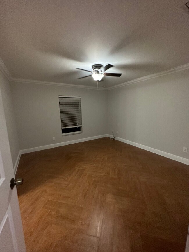 Foto del edificio - 1706 Kismet Pkwy E