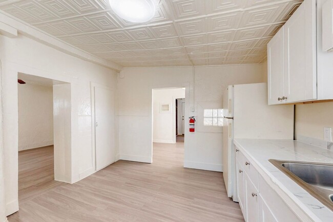 Building Photo - 416 Cromwell Ave SW